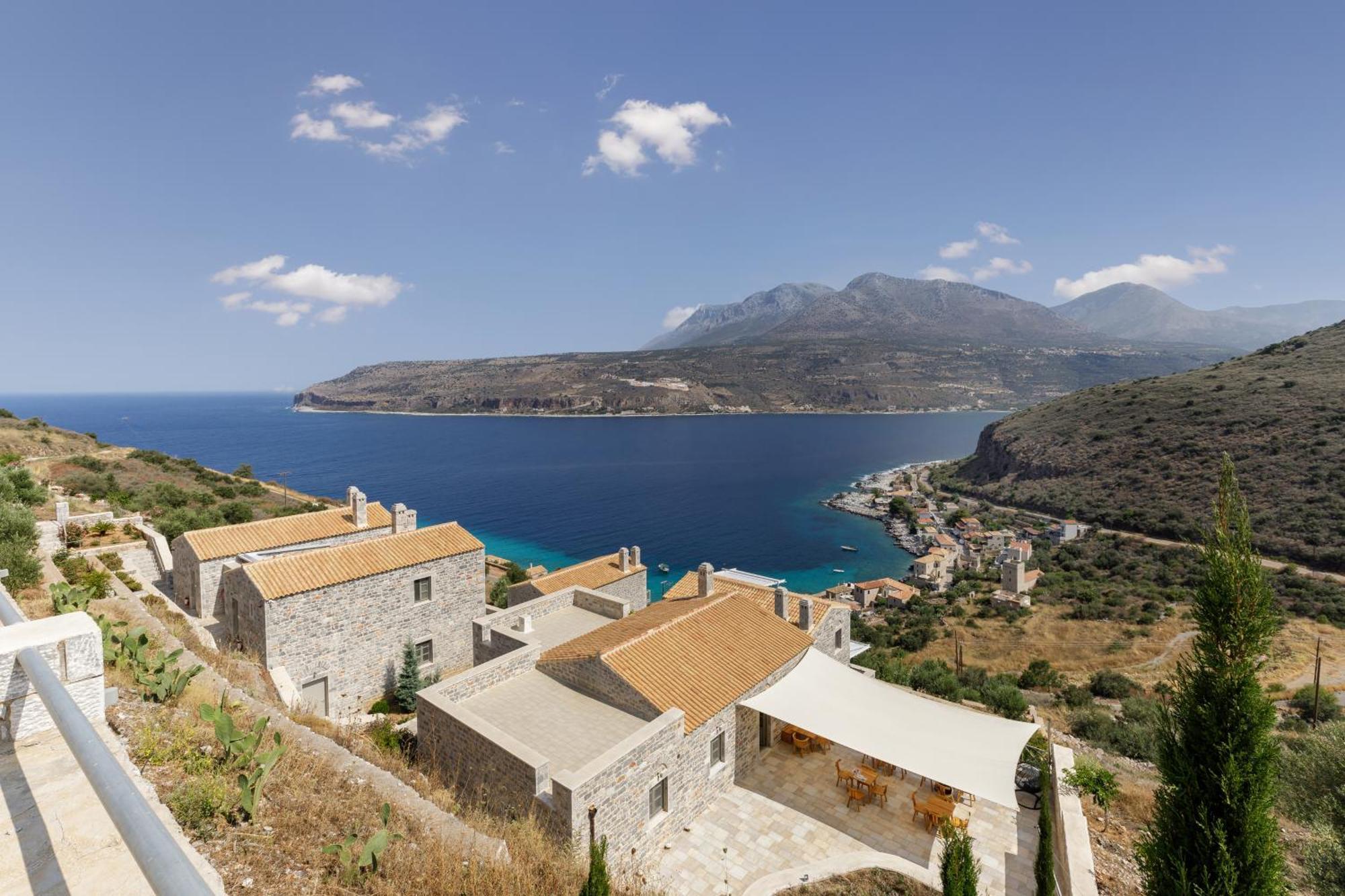 Trapela Limeni Luxury Suites Екстериор снимка