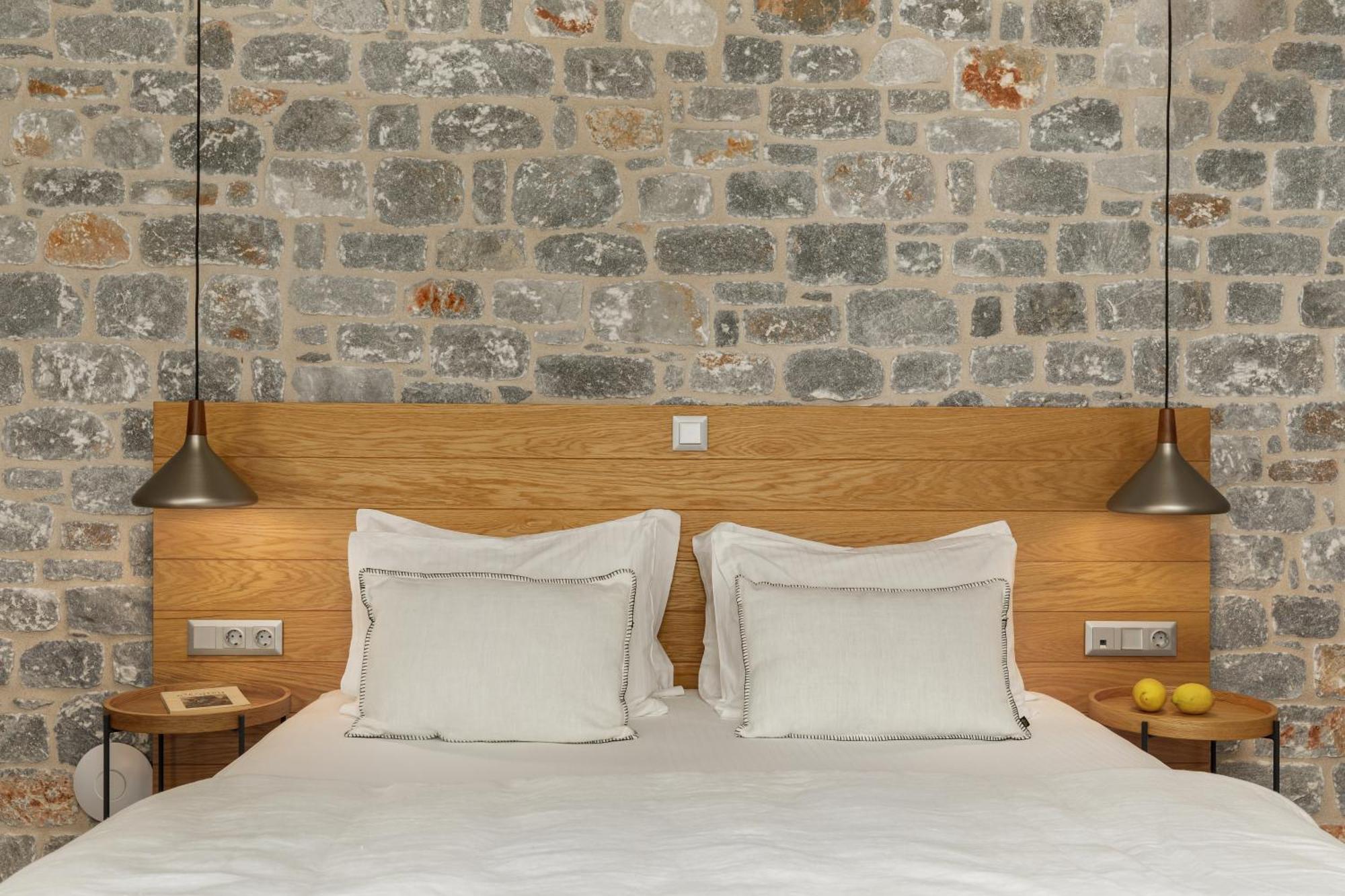 Trapela Limeni Luxury Suites Стая снимка