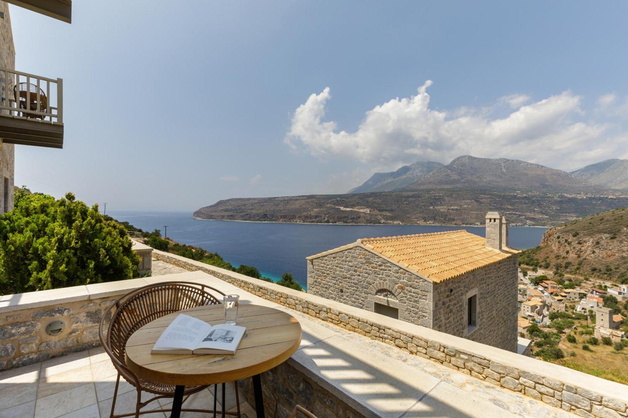 Trapela Limeni Luxury Suites Стая снимка
